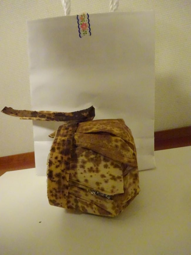 風呂あがりには、小松弥助でおみやげに作っていただいたお「おにぎり」を。<br />中の具材が楽しくて、これは必ずおみやげに欲しいわぁ