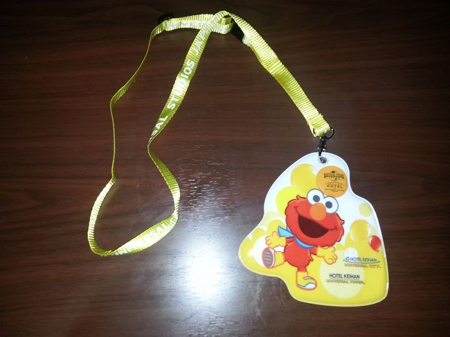 ホテルでもらったエクスプレスパスを入れるケースです。入場料に5,000円くらい追加でエクスプレスパス５を買ったのですが、ハリーポッターを含めて5つのアトラクションが優先的に入場できたので、一日でたくさんのアトラクションを見ることができました。関西地方以外の人や今回みたいに込んでいる日はこのパスを買ったほうがいいです。3時間以上待ちのアトラクションもたくさんあったので、待ち時間を考えるとかえって安上がりだと思います。特にハリーポッターではその効果がはっきり表れます。