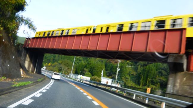 丁度、普通列車が通過しました。