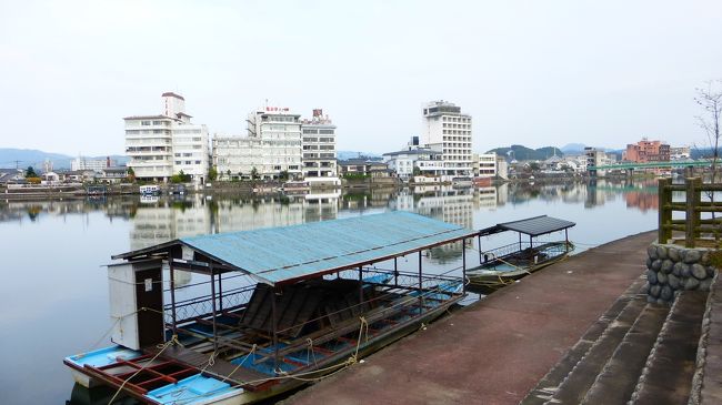屋形船と日田温泉街です。