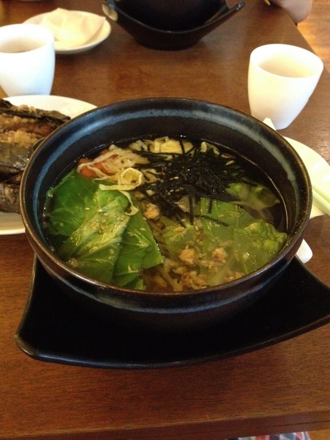 鶯歌を後にして台北に戻り<br />天仁喫茶趣でランチです。<br />私はそばとお肉のおかずのセットにしました。