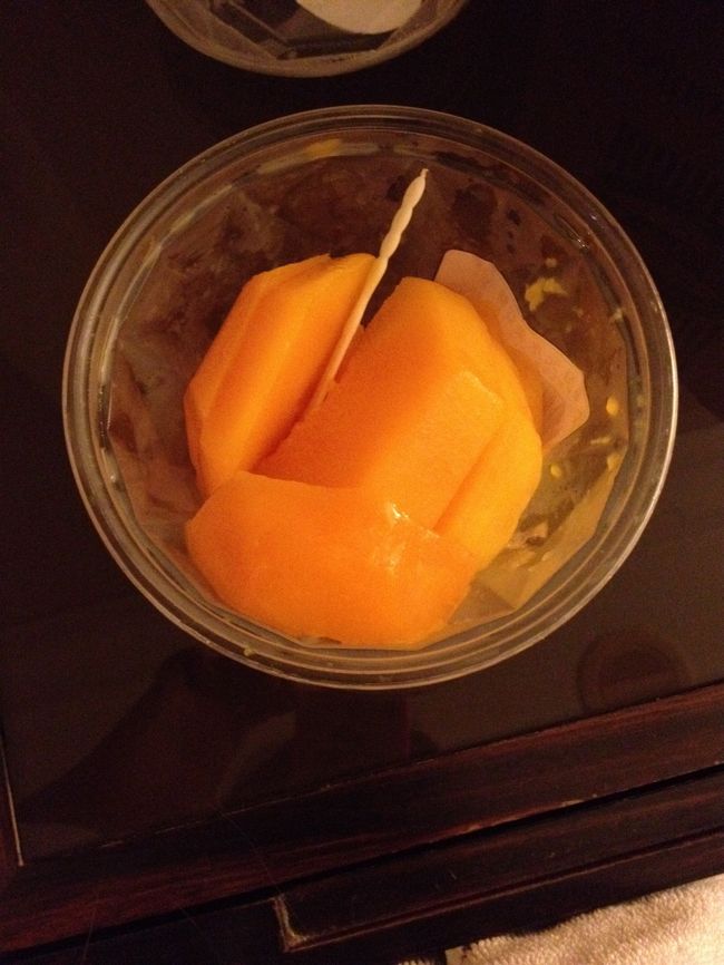 ホテルに帰る前に一番近いスーパーでお買い物。<br />次の日帰るのでマンゴー食べ納め！<br />アンバサダーホテルから一番近いスーパーだったのですが<br />セレブな品揃えと値段でちょっと微妙でした…。<br />もっと庶民的なところがあればいいのに<br />場所柄的にないんでしょうね。