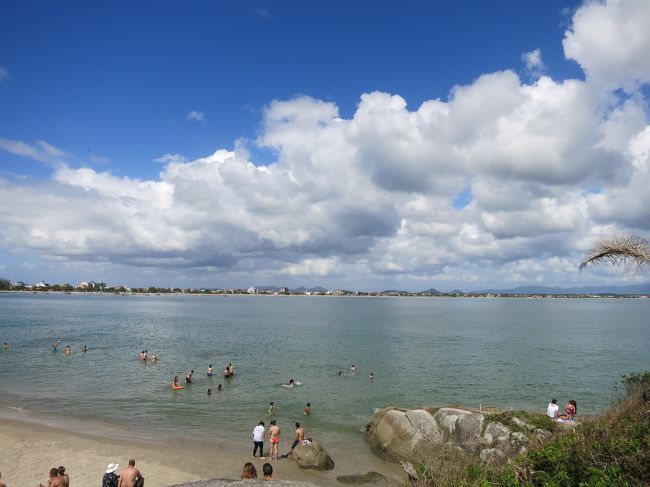 というか、このビーチ大き過ぎです。湾曲していますが、カメラに収まり切れません。