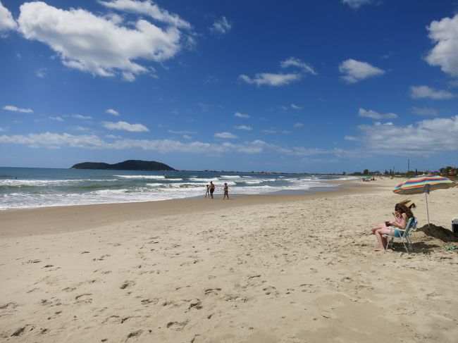 更に進むと、ビーチも海もどんどん綺麗になっていきます。