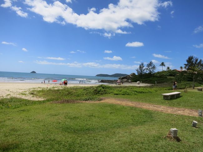 ウバトゥバはビーチは綺麗なのですが、レストラン等が殆どないのが難点です。<br /><br />次にプライア・ド・フォルテ（Praia do Forte）に向かいます。