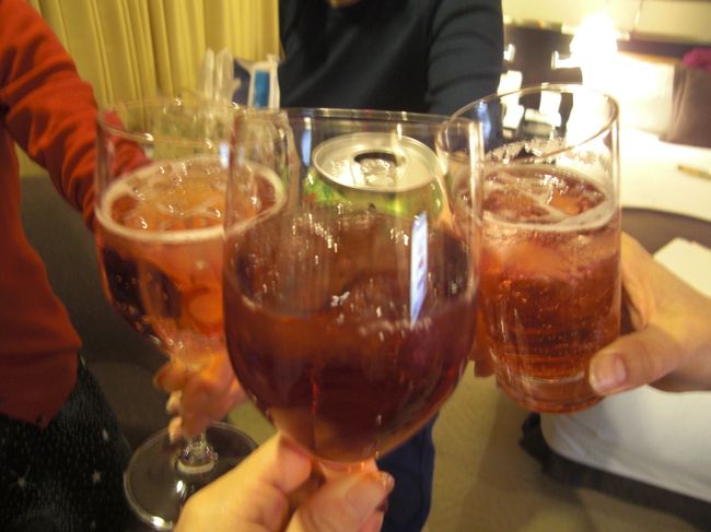 とりあえず２日間お疲れ様でした〜<br /><br /><br />９時ごろから飲みはじめ解散したのが夜中の２時。。。。<br />間違いなく翌日は睡眠不足でした（笑）