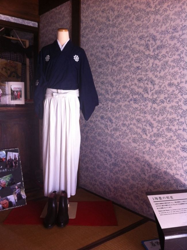 やっぱり壁紙に目が…