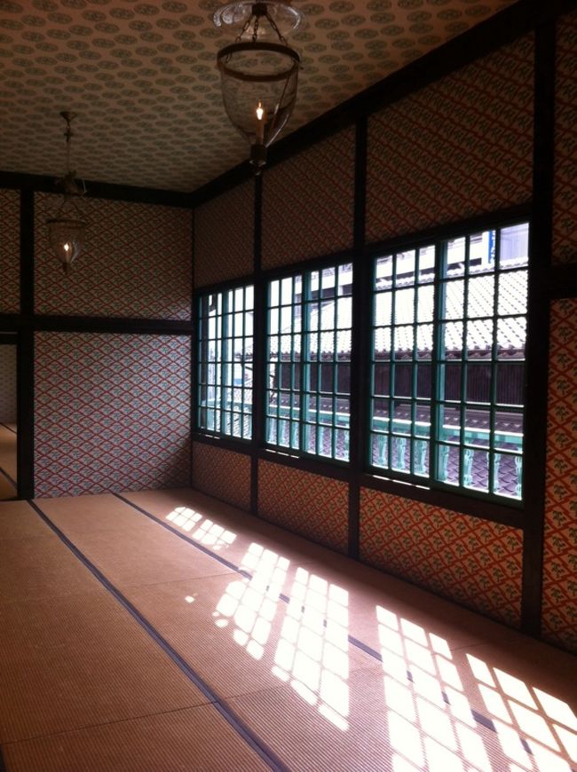 いろいろと勉強になりましたが、私が一番感じたのは<br />復元された建物の中の壁紙がおしゃれだ…ということ。