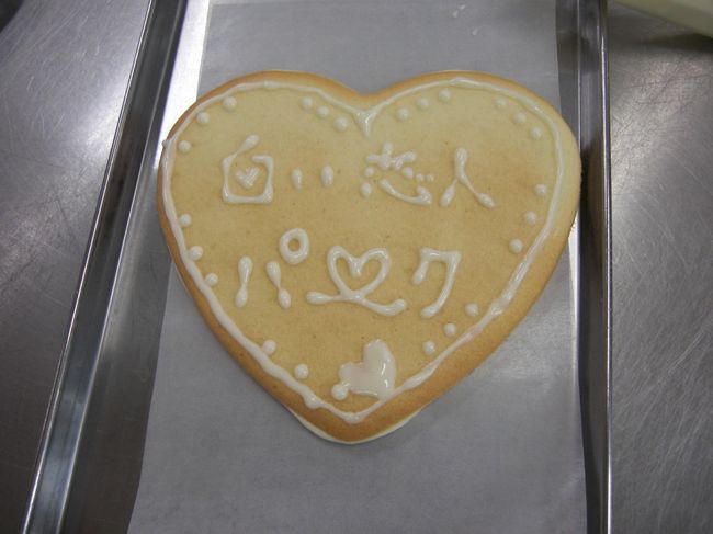 ホワイトチョコのチョコペンでデコレーション