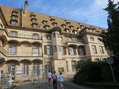 博物館を探しているらしい人達について行って、、、