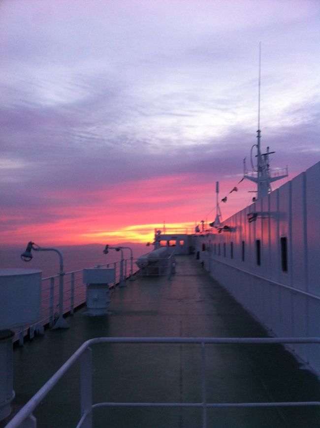 雲の多い朝でしたが、朝日が昇る姿はどこで見ても気持ちをきれいにしてくれます。