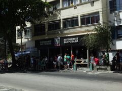 Urca beachにある食堂で昼食
Flamengoをスタートしてから約8km歩きました。