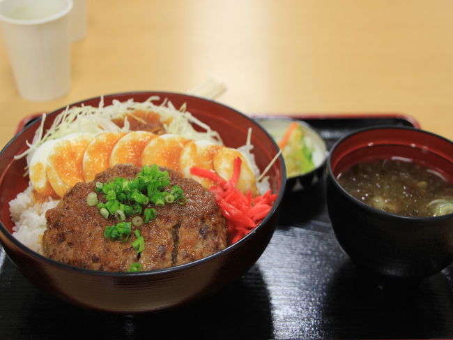 朝ごはんをここで。<br /><br />いつもながらに朝からガッツリです。<br />私はオススメのハンバーグ丼。<br /><br />おろしポン酢であっさり。朝からいけちゃいます。