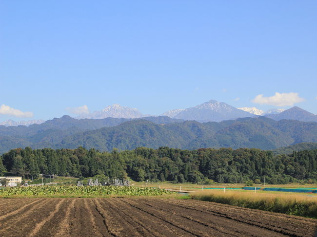 おみやげも買ってお昼ご飯をどうしようかと考えて、<br /><br />綺麗な景色を眺めてみる。