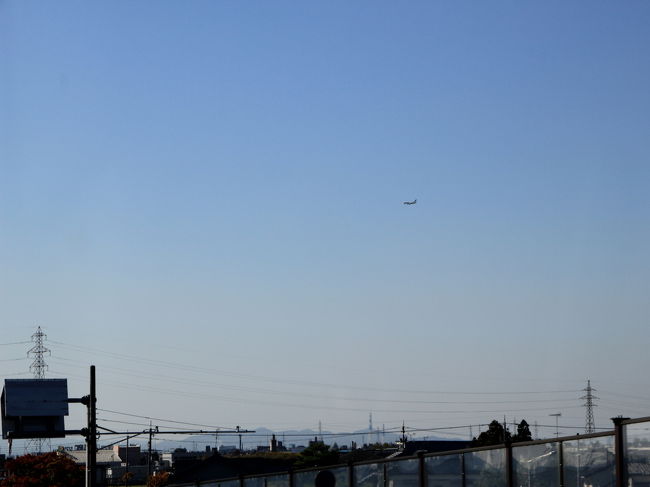 そうだ、今日は、土曜日。<br /><br />前回お休みで食べれなかった「かわむら屋」さんへ行こう！<br /><br />・・・とちょっと遠いけど向かってみました。<br /><br />途中、富山空港へ降りる飛行機が・・・