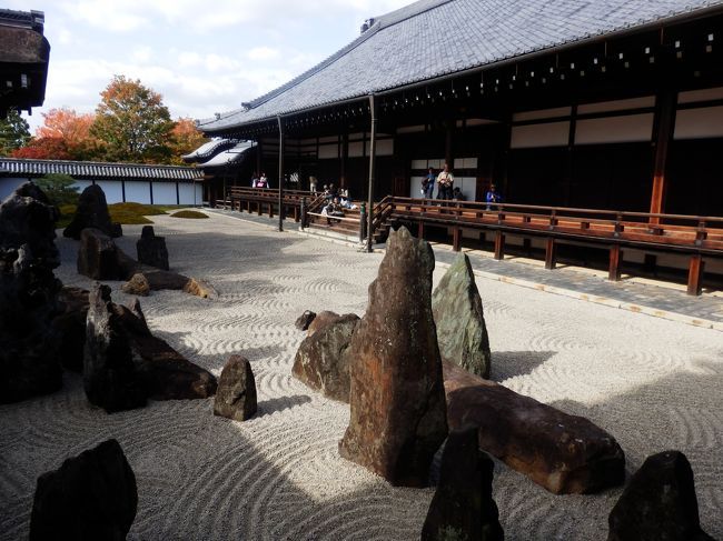 方丈です。今回の観光では特別展覧分も含めて有料エリアが3つあるのでうが、2つ目がここです。さきほどの書院で受付をしています。開山堂の石庭と違って水が波打っているイメージです。