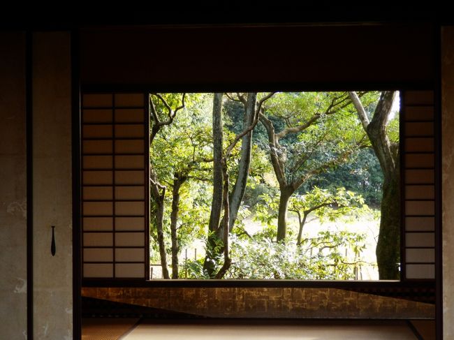 笑意軒です。ここでは、建物内部はもちろんですが、建物から見た桂離宮の外部の風景を楽しむことができます。