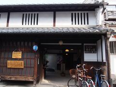 自転車でならまちを走り、「ならまち格子の家」へ

奈良の伝統的な町家をさいげんした施設で無料です。トイレもあります。