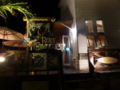 市街地に戻ってきて、夕ご飯にリハロウ　ビーチに来ました。