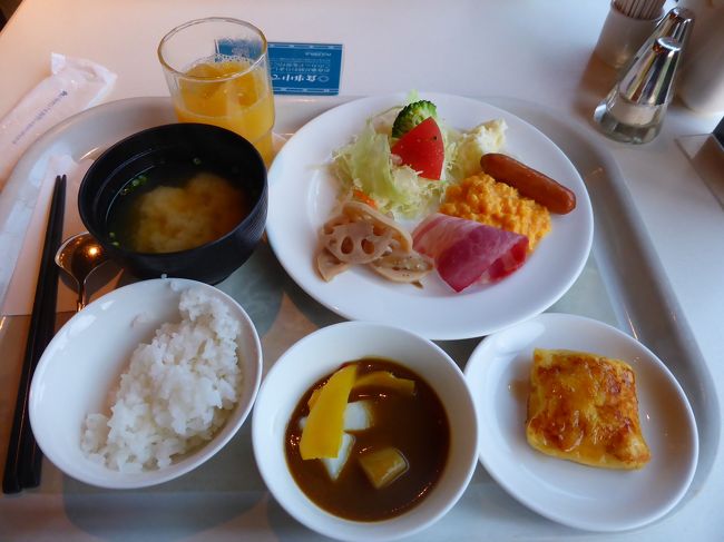 今日の朝ごはん。<br />メニューは1日交代になっているようで、2日目と同じメニューでした。<br />きのうとてもおいしかったゆし豆腐のお味噌汁は残念ながら今日はありませんでした。<br />スープカレーはふつうのカレーで、朝からカレーはやっぱりキツかった…