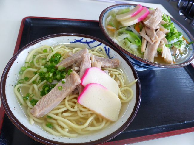 小サイズでも満足！<br />奥の方のは野菜そば。