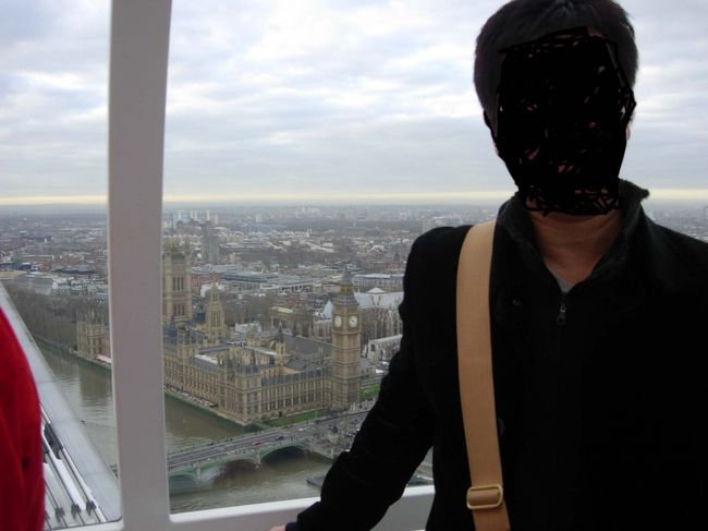 ロンドンアイからの１枚です。内部は「観覧車」のレベルではない広さですが、値段も観覧車レベルではないです。