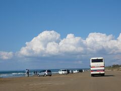 〈千里浜なぎさドライブウェイ〉
こんなバスも砂浜を走っちゃいます。