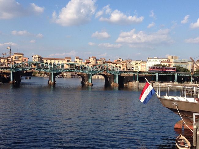 ショーの、後はスナックタイム^_^<br /><br />途中でパシリ。<br /><br />シーのこの雰囲気がいいんですよね^_^