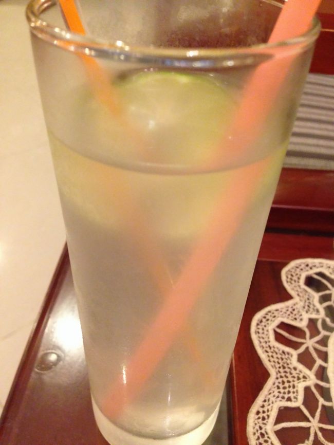 ホテルにチェックイン後、洗濯とシャワーを浴びて出てくると土砂降りが。