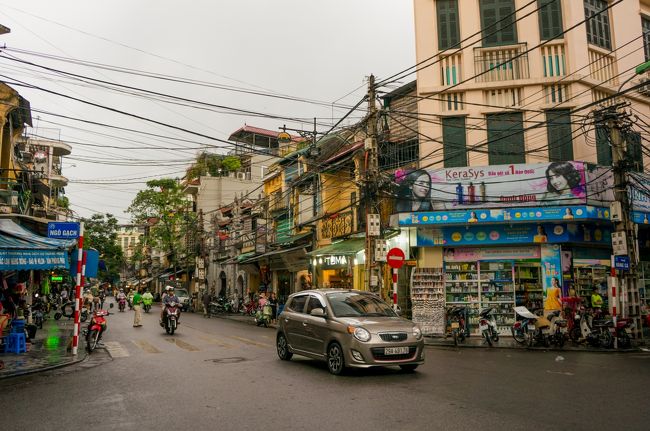 夕方頃に雨が止み始めたので、お土産を買いに街を散策。