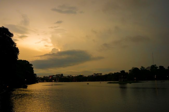 スーパーでじっくり吟味しながらお買い物をして外に出ると、夕方になっていた。