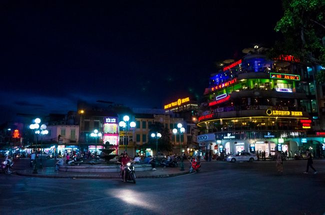 ここら辺は賑わっておりますなぁ〜。