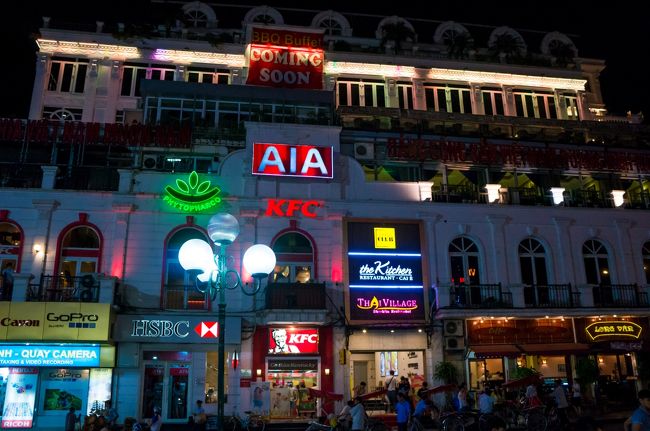 食べ物屋がいっぱい入ったビル。