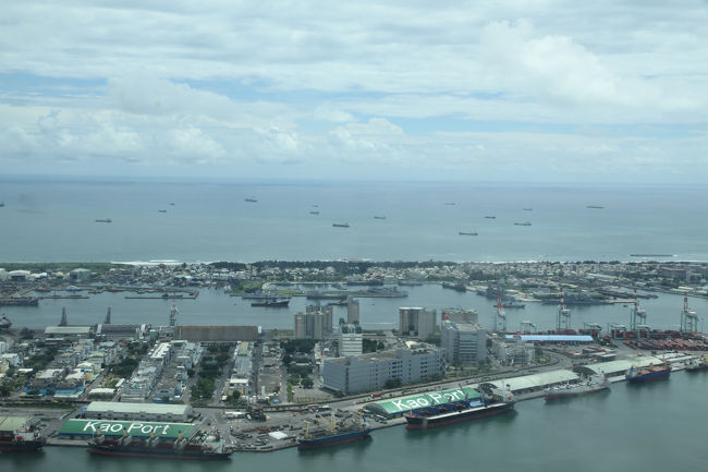 85タワーからの眺め。船が行き交う貿易港ですね。