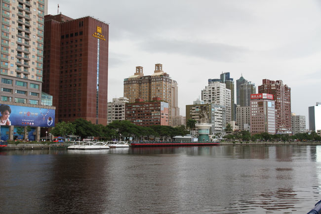 愛河と高雄の街並み。大都会ですね。