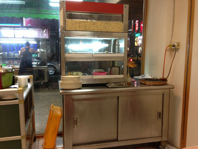 お店から外を見ると、こんな感じ。屋台でも売ってた。