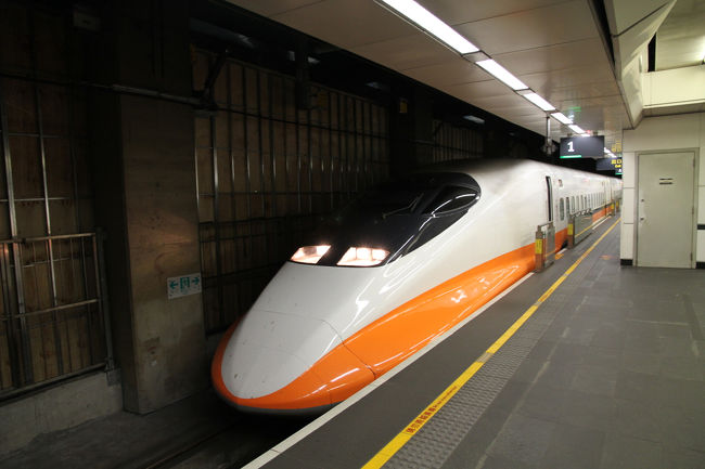 台湾新幹線で台中を目指します。