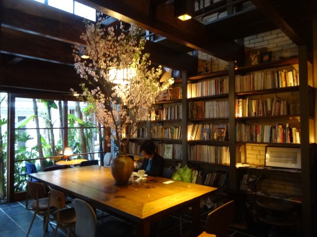 どうせ休むならいいとこがいいので。<br /><br />今回は京都カフェ巡りの本で<br /><br />色々訪れる予定です。<br /><br />