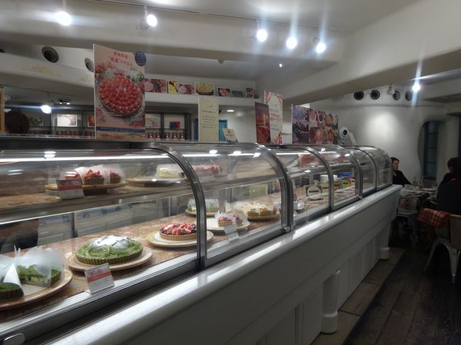 店内は夜でも<br /><br />混んでました〜<br /><br />種類が沢山あって迷いますね。