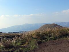 小規模な火山の一種ですが
それにしても
ユニークな形