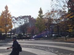 逆光ですが、「代々木第一体育館」。

宜しければ、以前ここに来た際の旅行記ご覧ください。

http://4travel.jp/travelogue/10894047