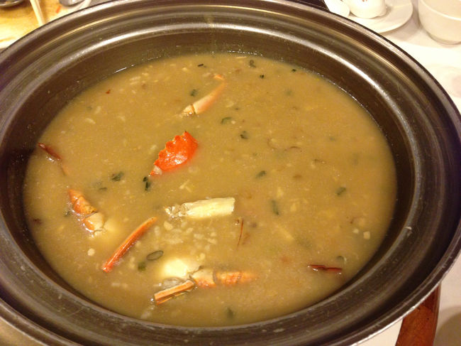 ほとんど食べ終わってしまったけど、ニンニクがかなり効いてて美味しい鍋でした。