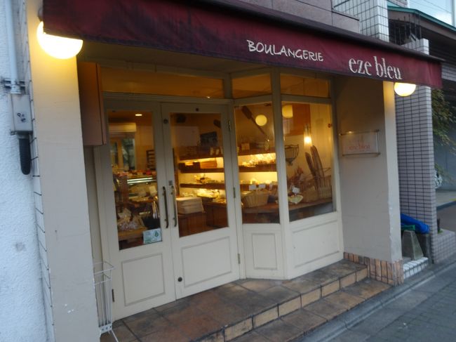 途中パン屋さんで<br /><br />パン購入。