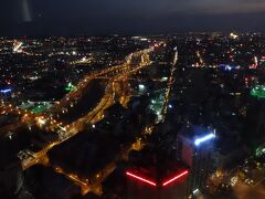 ビステスコタワーからの夜景

上の展望台まで上るのに20万ドンも取られますが、一度上ってみる価値はあります。