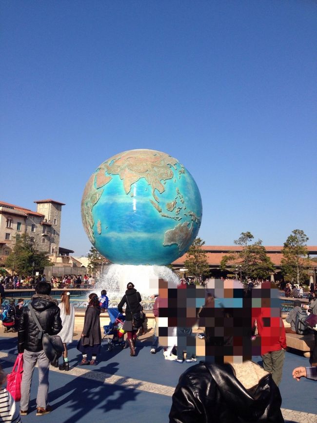 シーに到着。<br /><br />9時25分にシーにイン。<br />すんなり入れました^_^<br />入場時 制限の準備の感じが〜<br /><br /><br />