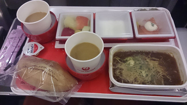 機内食<br />シンガポールに到着する1時間半前に出てきました。<br />結構おいしかったです(^_^)v