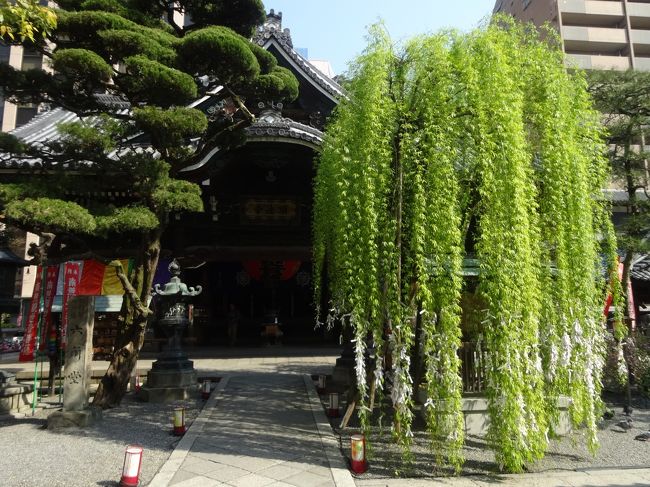 また歩いて<br /><br />六角堂へ。