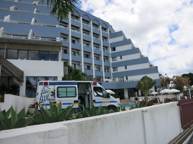 ポツンとホテルがあります。サンフランシスコ・ド・スルで最も高いホテル（Hotel Vila Real）です。<br /><br />後で分かったのですが、サンフランシスコ・ド・スルの街を分断するように企業の敷地があり、こちらは歴史的街並み地区の反対方向に位置するようです。<br />