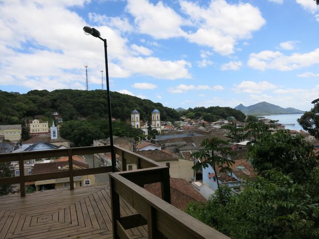 公園は歩道が綺麗に整備されていますが、眺めは良くないです。