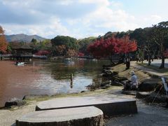 浮見堂の辺りは、紅葉の数は多くないのですが、とても奈良らしい素敵な景色が、大のお気に入りなんです♪

そして、そんなに人が多くない所も、気にいってます(^_^)v